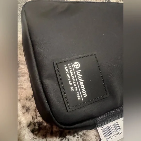 Lululemon Black Easy Access Crossbody Bag NWT - Picture 5 of 8